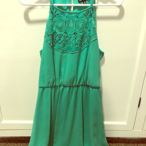 Spring dress - Picture 1 of 3